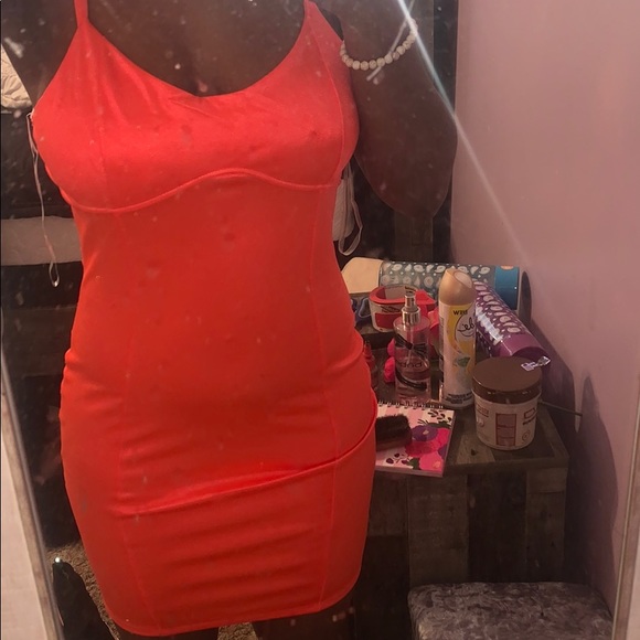 A orange dress 👗 (MEDIUM) - Picture 6 of 8